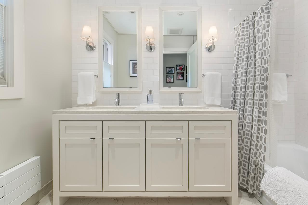 2119 E Lake Of The Isles Parkway