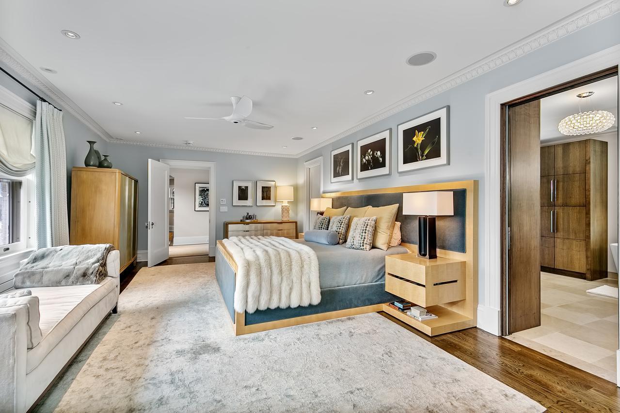 2119 E Lake Of The Isles Parkway