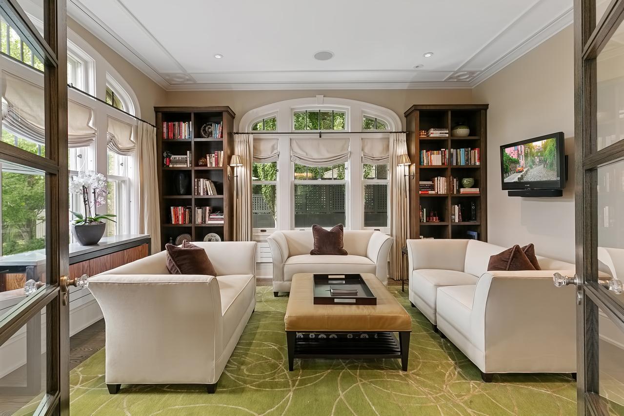 2119 E Lake Of The Isles Parkway