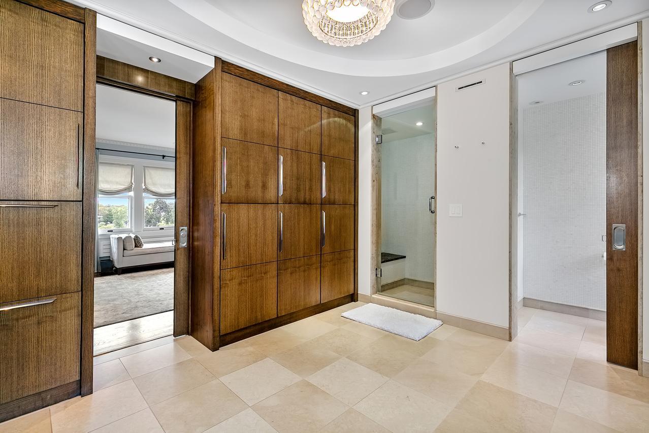 2119 E Lake Of The Isles Parkway
