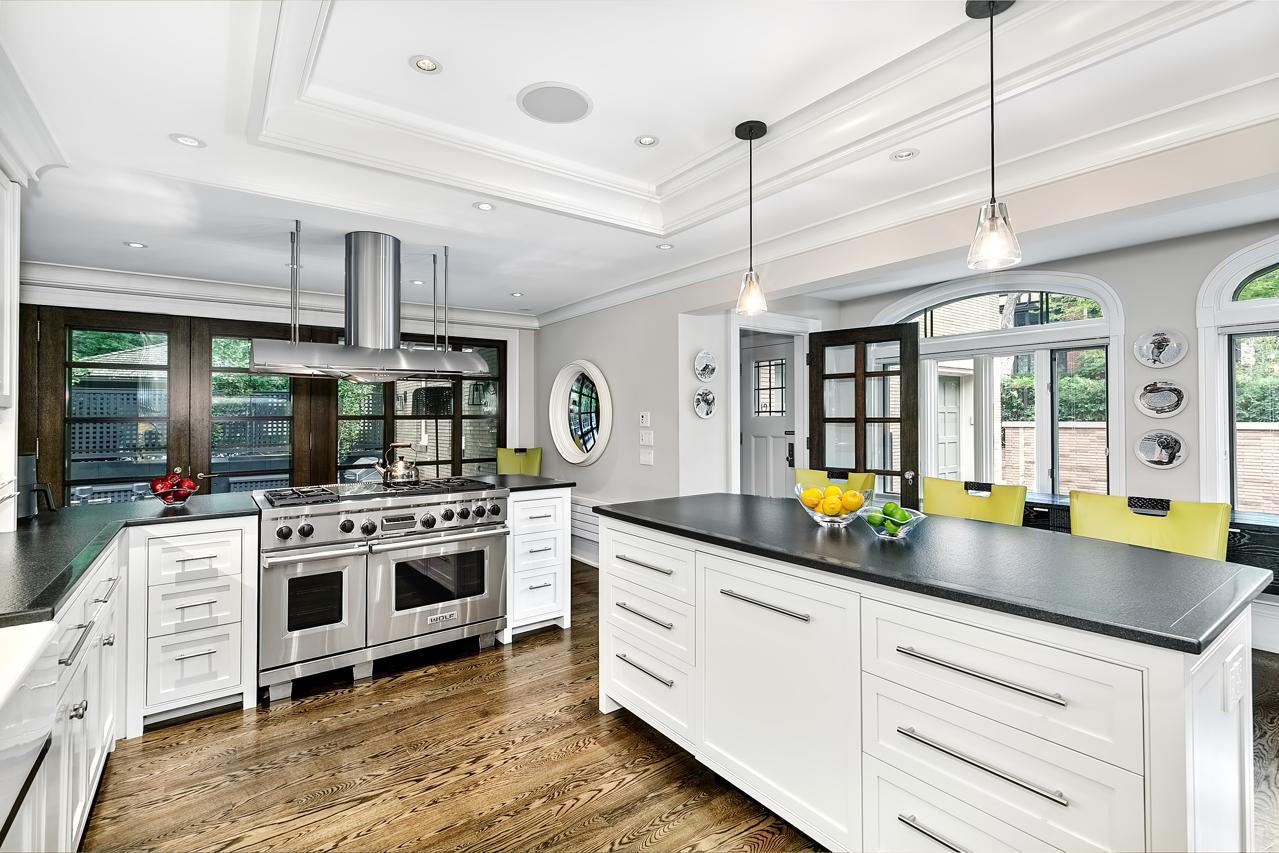 2119 E Lake Of The Isles Parkway