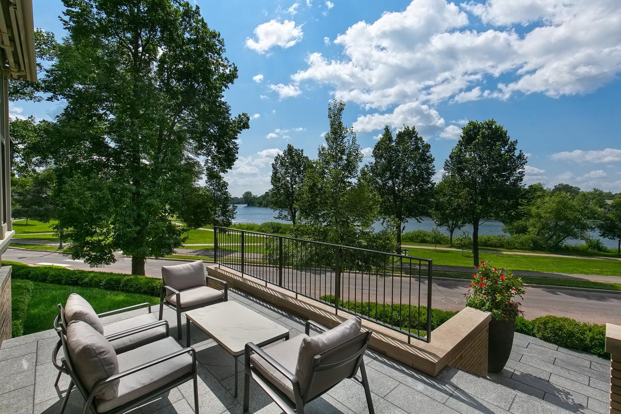 2119 E Lake Of The Isles Parkway