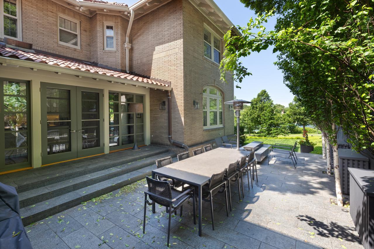 2119 E Lake Of The Isles Parkway