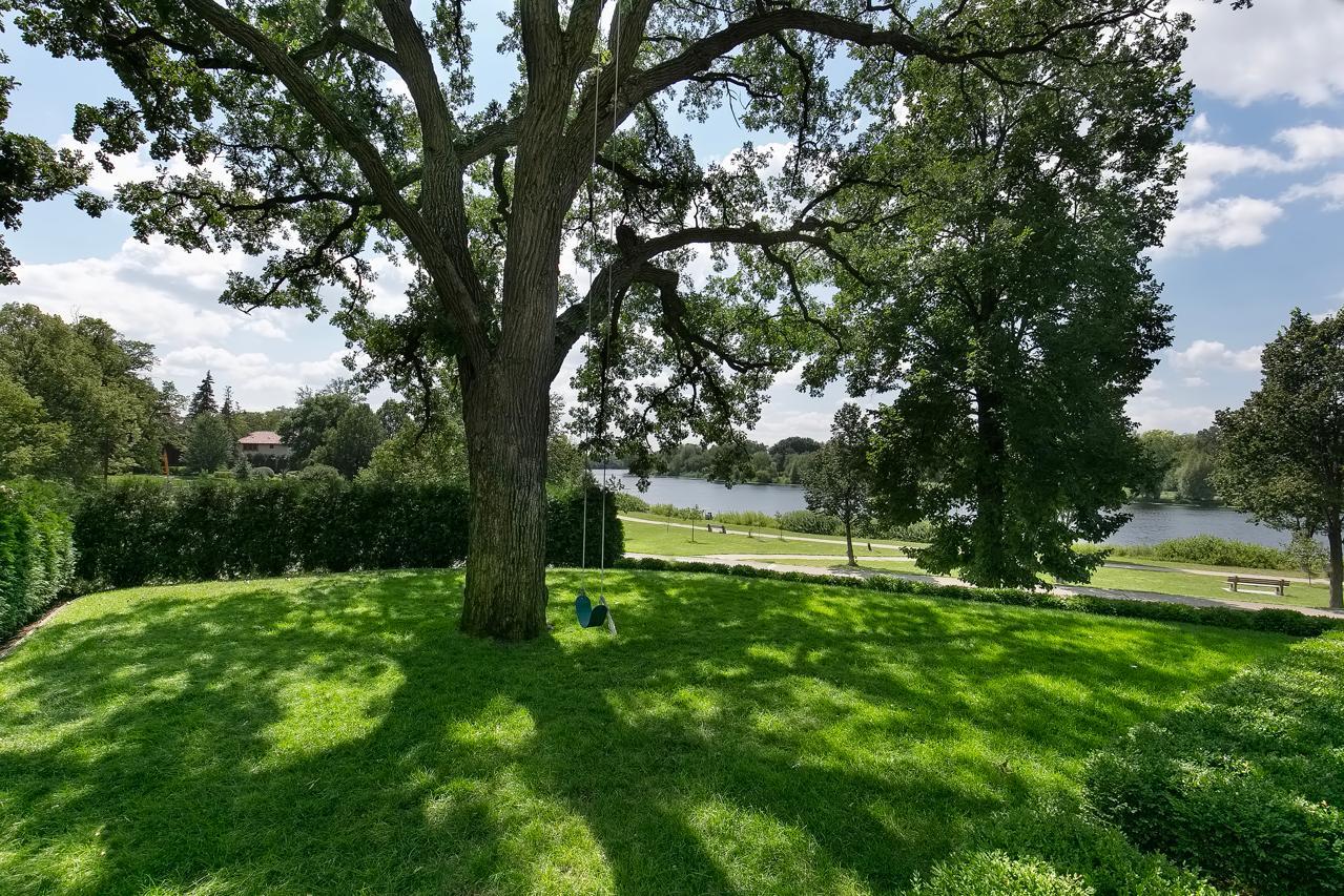 2119 E Lake Of The Isles Parkway