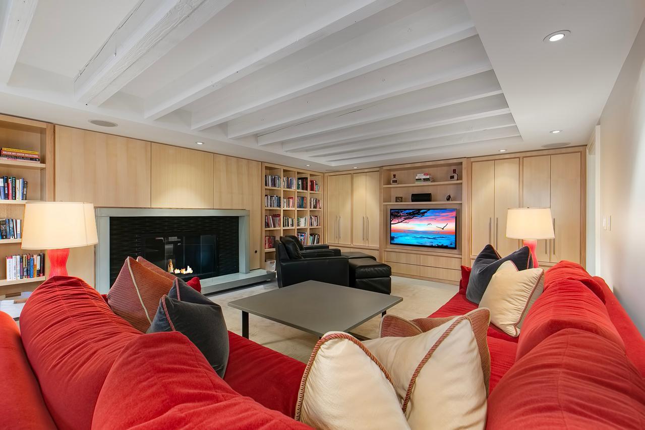 2119 E Lake Of The Isles Parkway