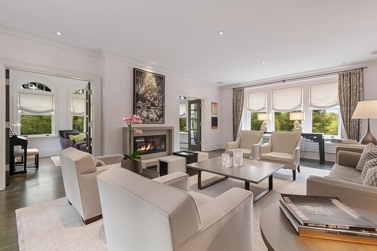 2119 E Lake Of The Isles Parkway