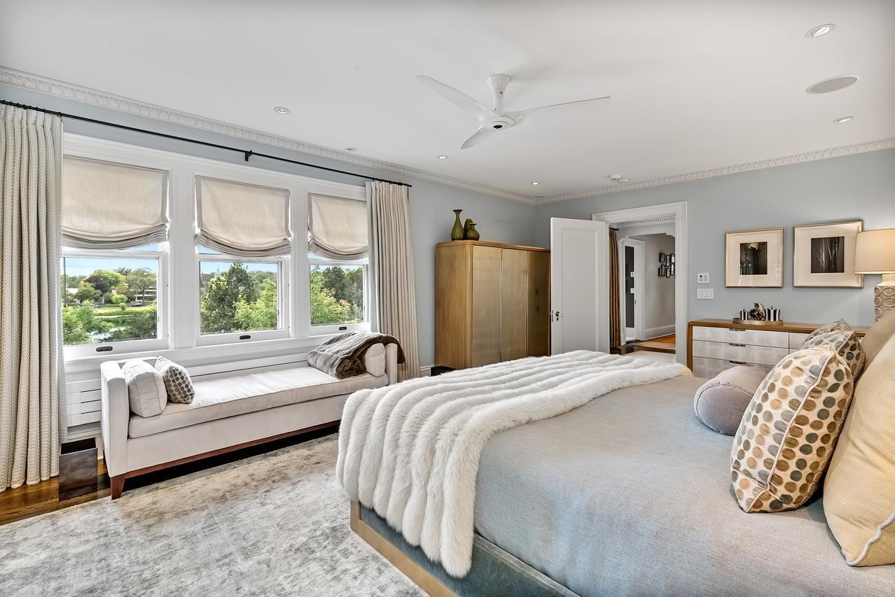 2119 E Lake Of The Isles Parkway