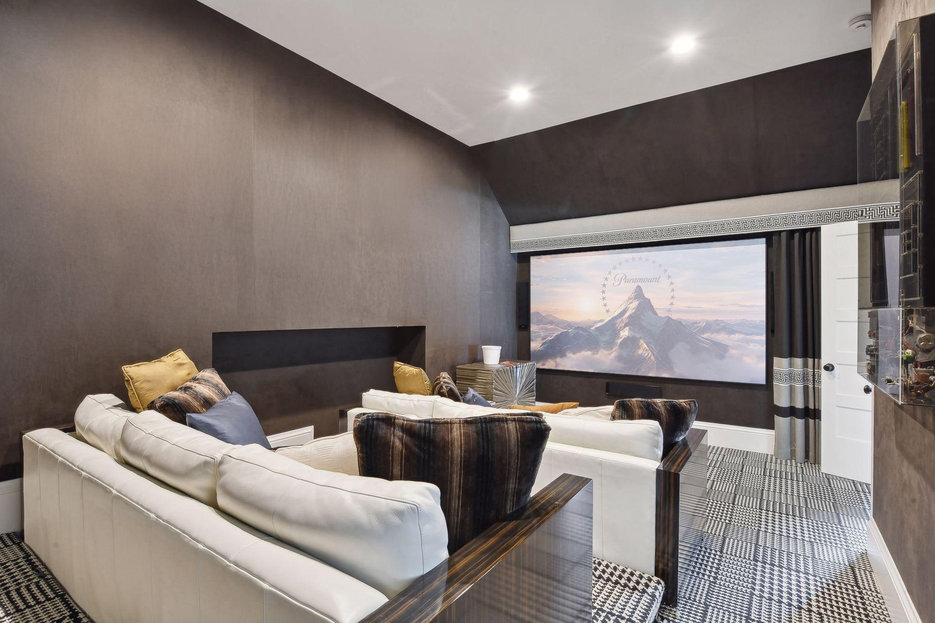 20100 Lakeview Avenue