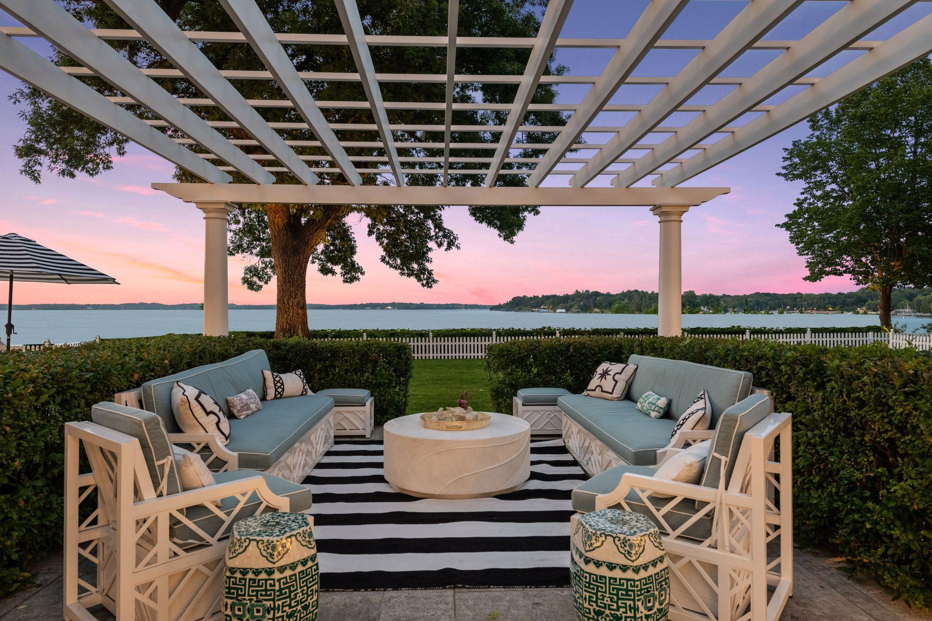 20100 Lakeview Avenue