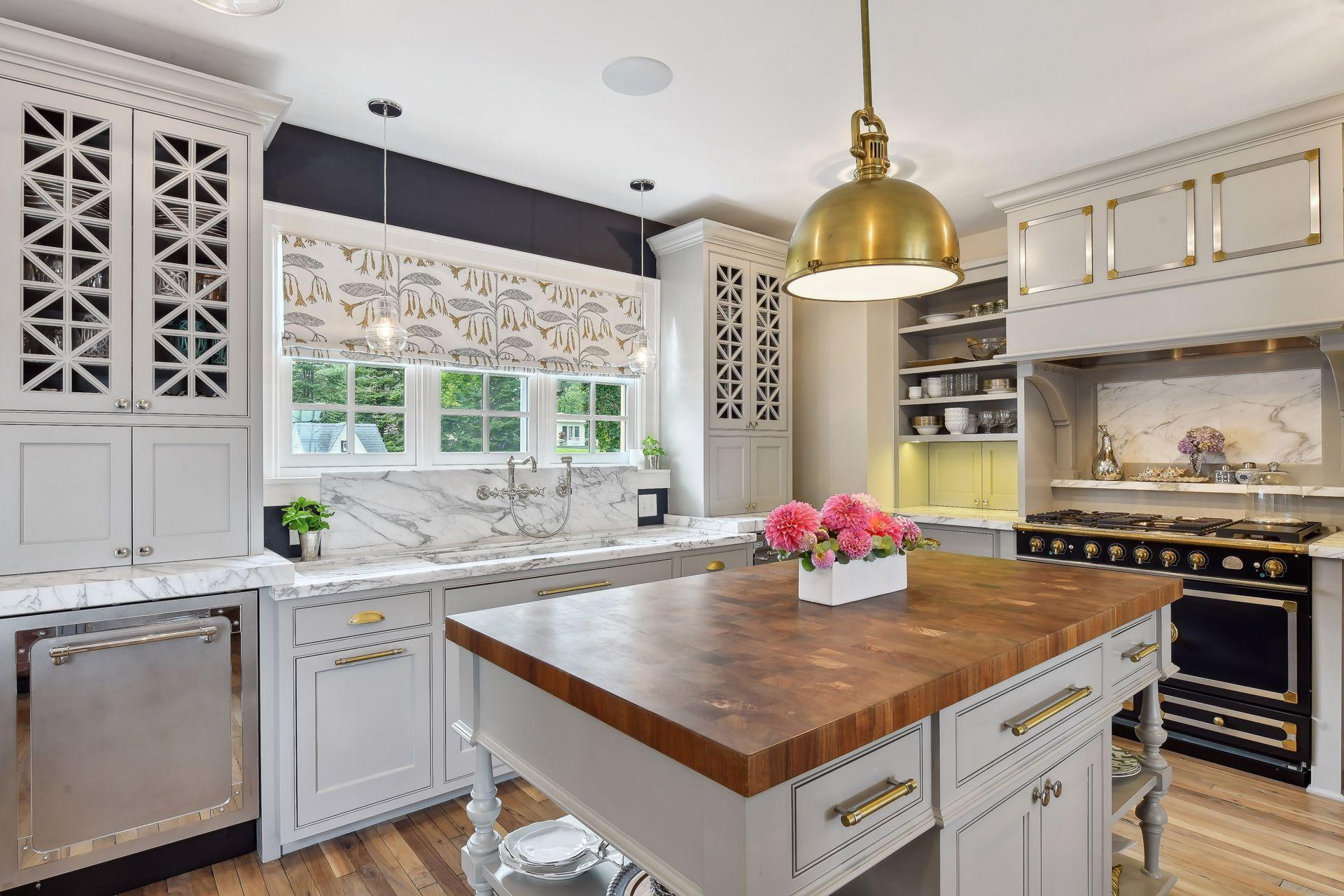 20100 Lakeview Avenue