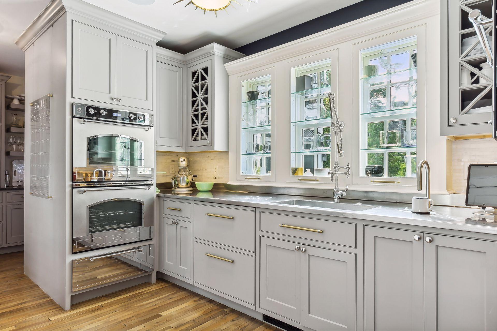 20100 Lakeview Avenue