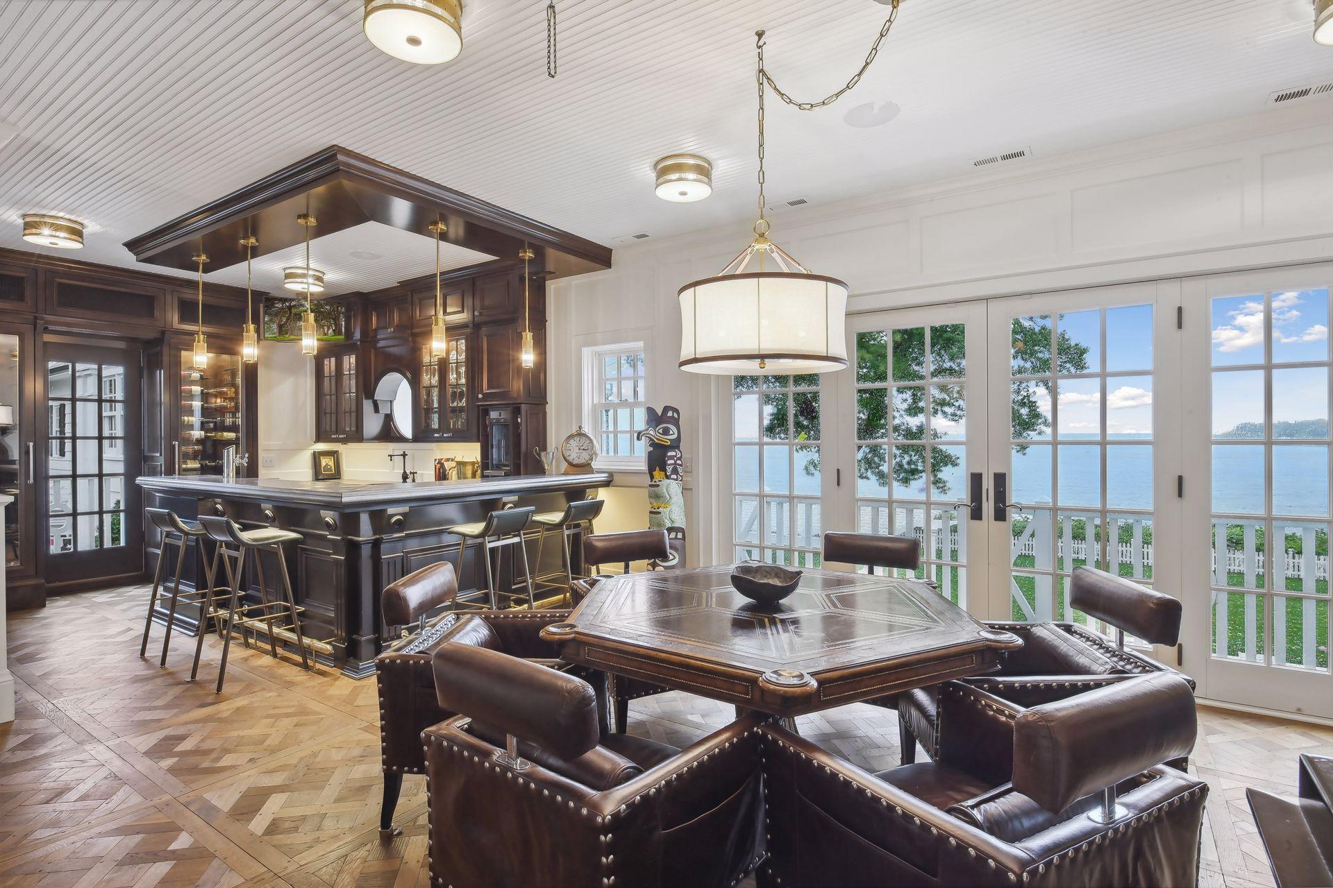 20100 Lakeview Avenue