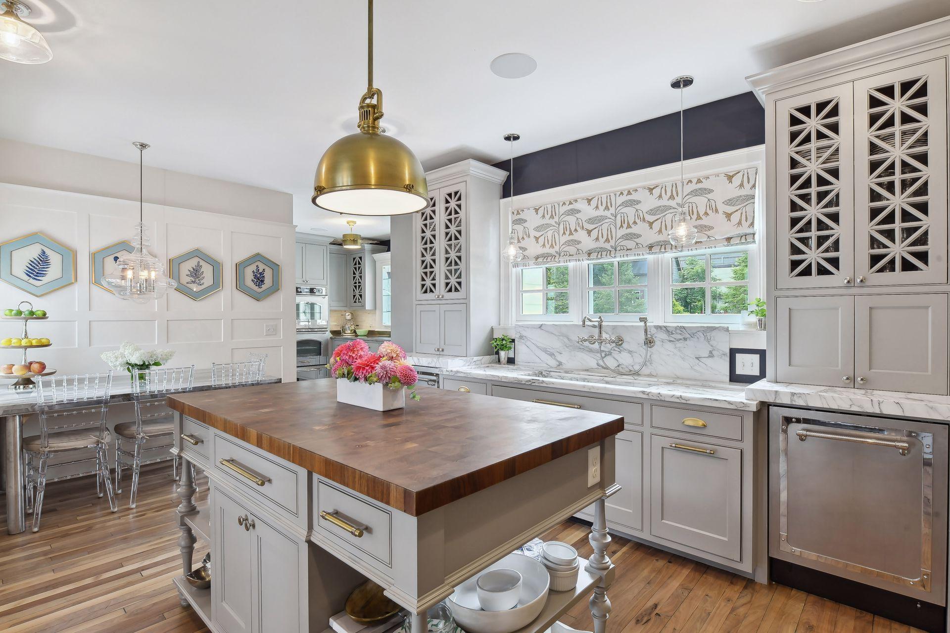 20100 Lakeview Avenue