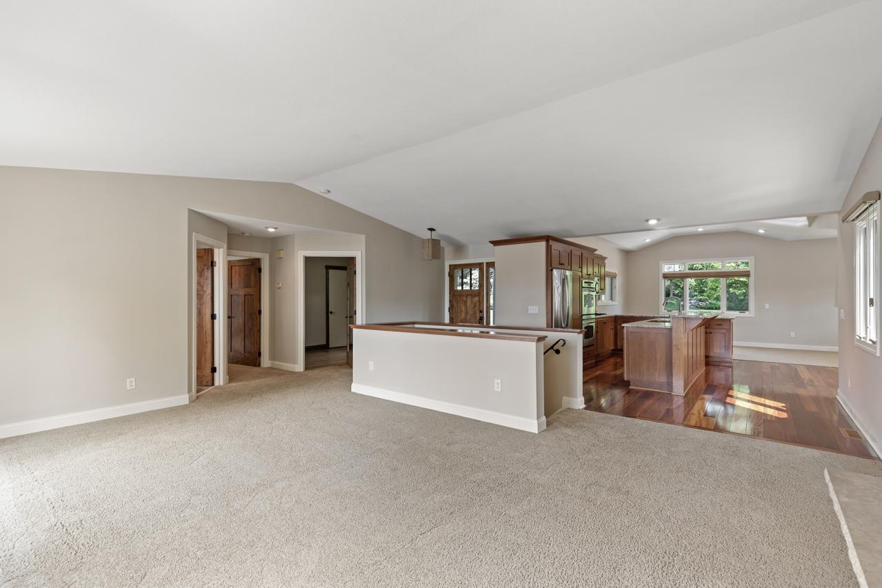 4372 Channel Road