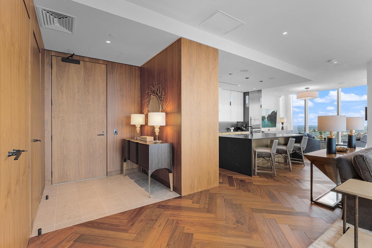 255 Hennepin Avenue Unit: 3402