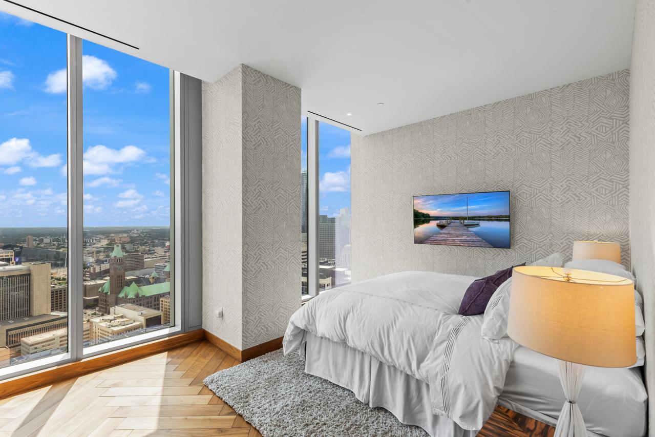 255 Hennepin Avenue Unit: 3402