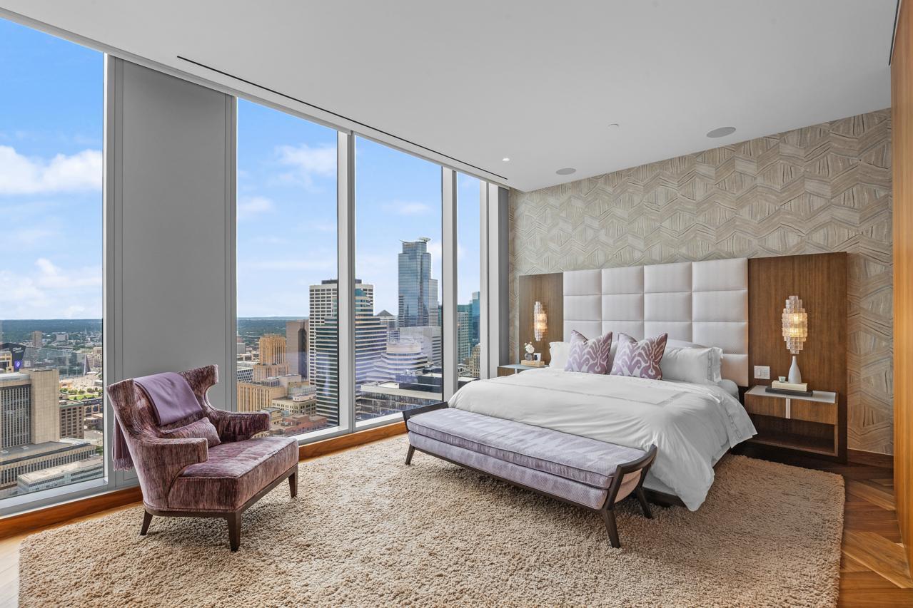 255 Hennepin Avenue Unit: 3402