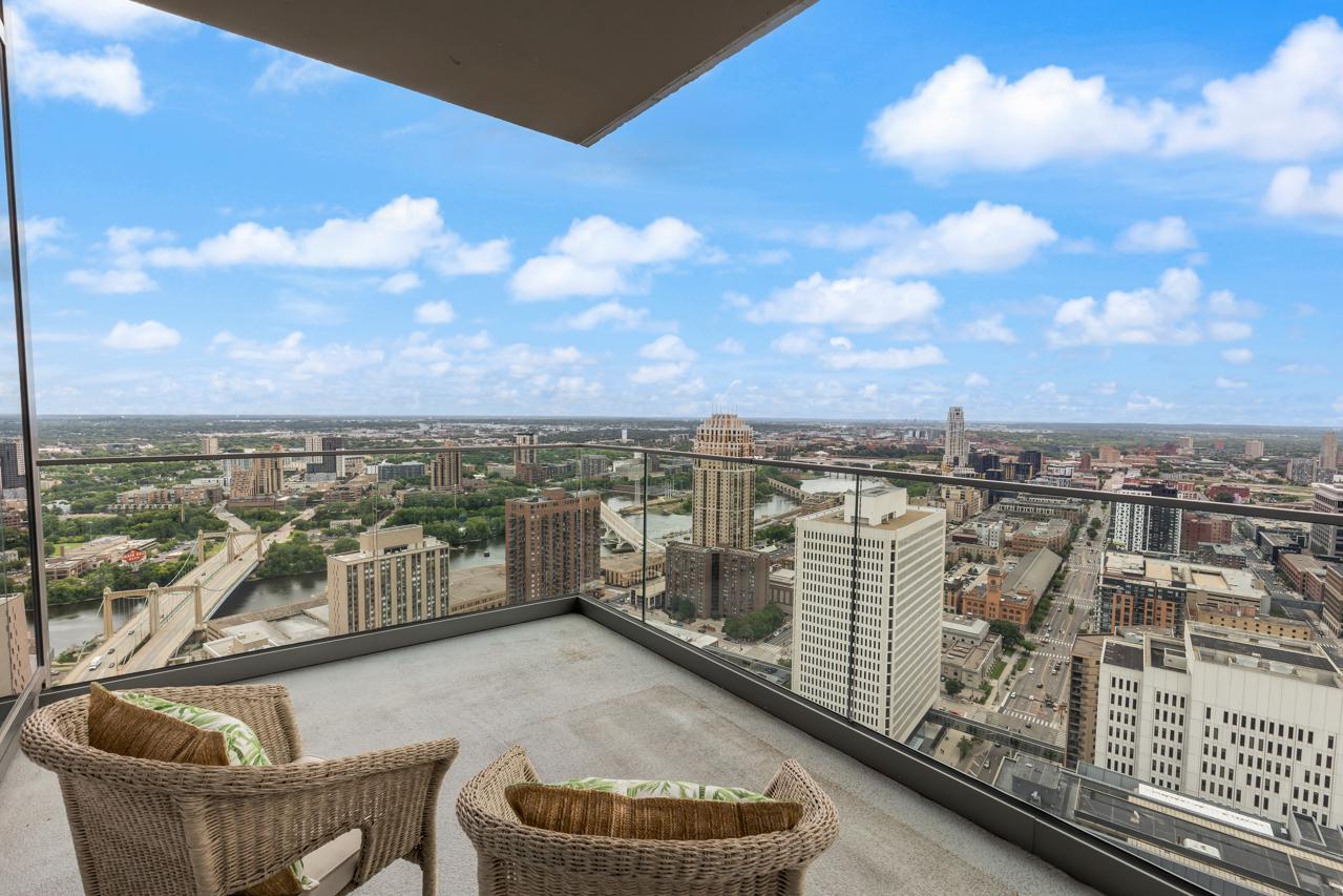 255 Hennepin Avenue Unit: 3402