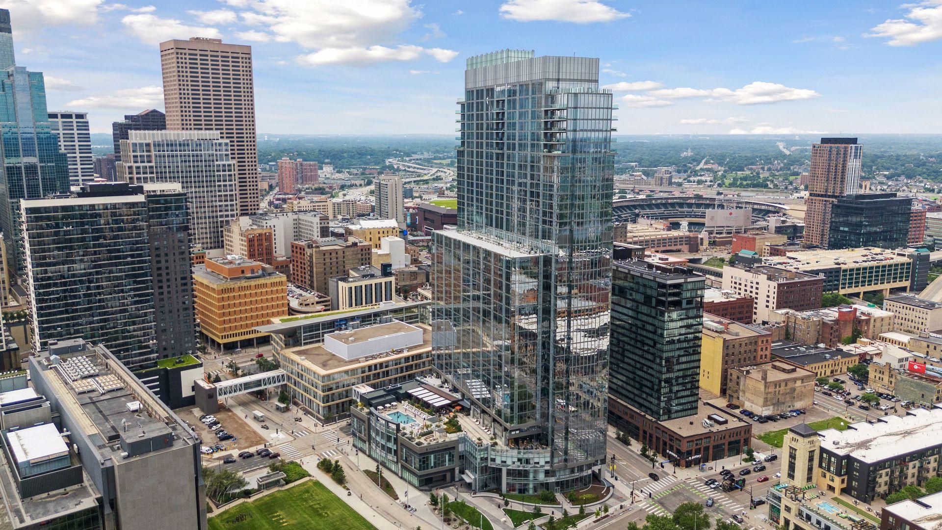 255 Hennepin Avenue Unit: 3402