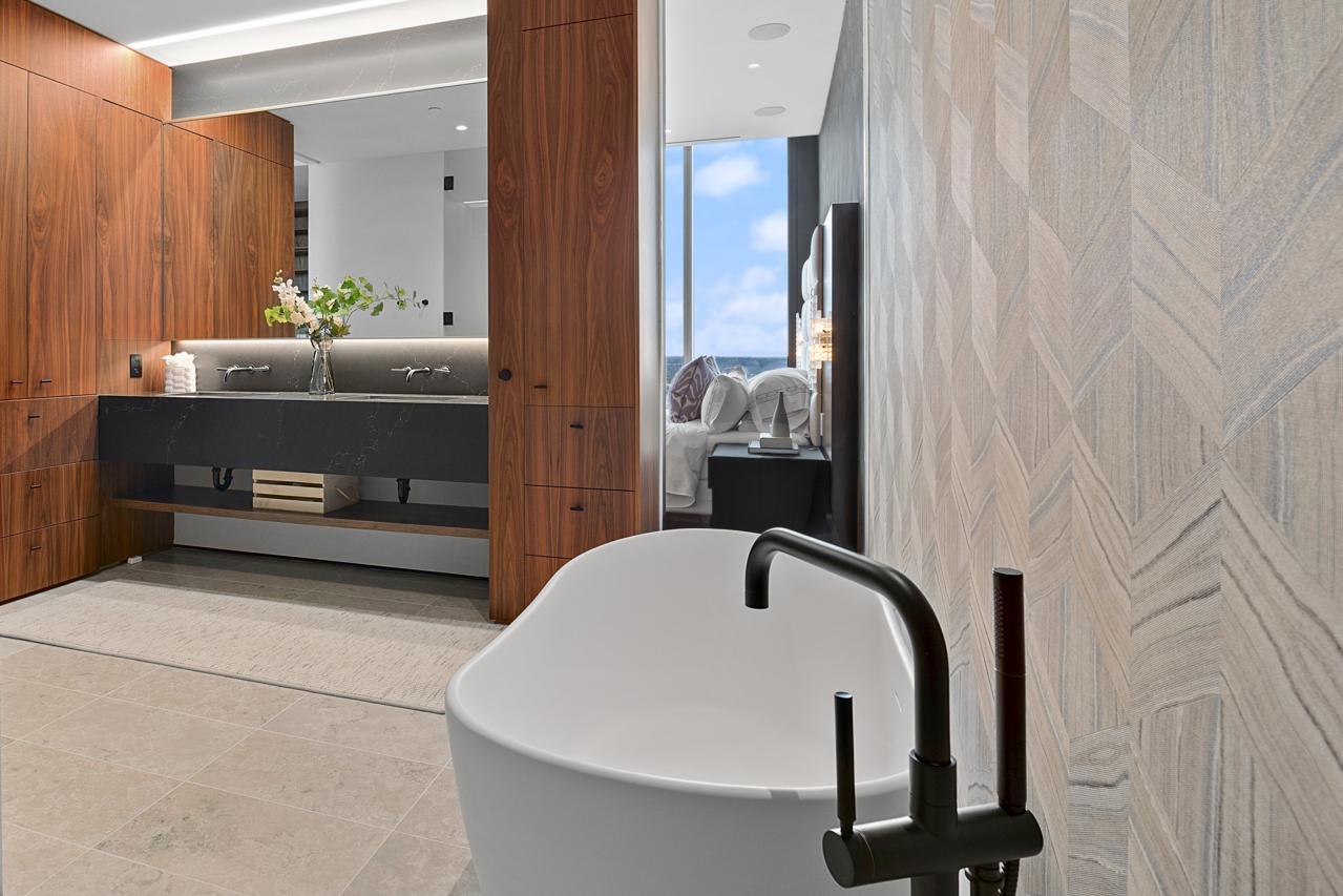 255 Hennepin Avenue Unit: 3402