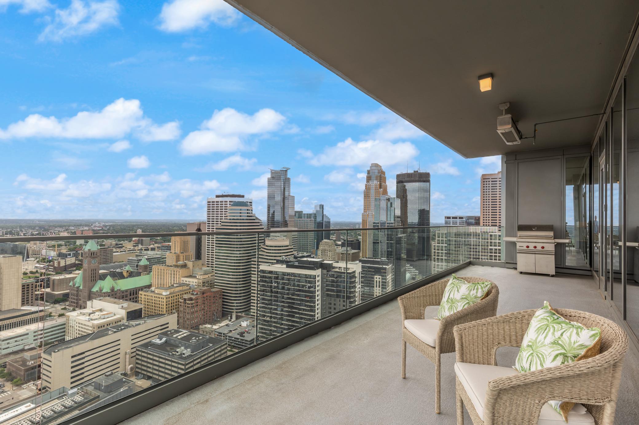 255 Hennepin Avenue Unit: 3402