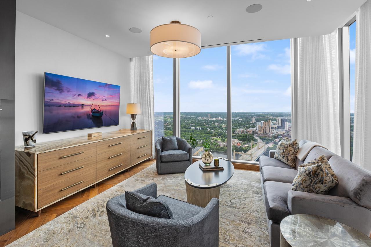 255 Hennepin Avenue Unit: 3402