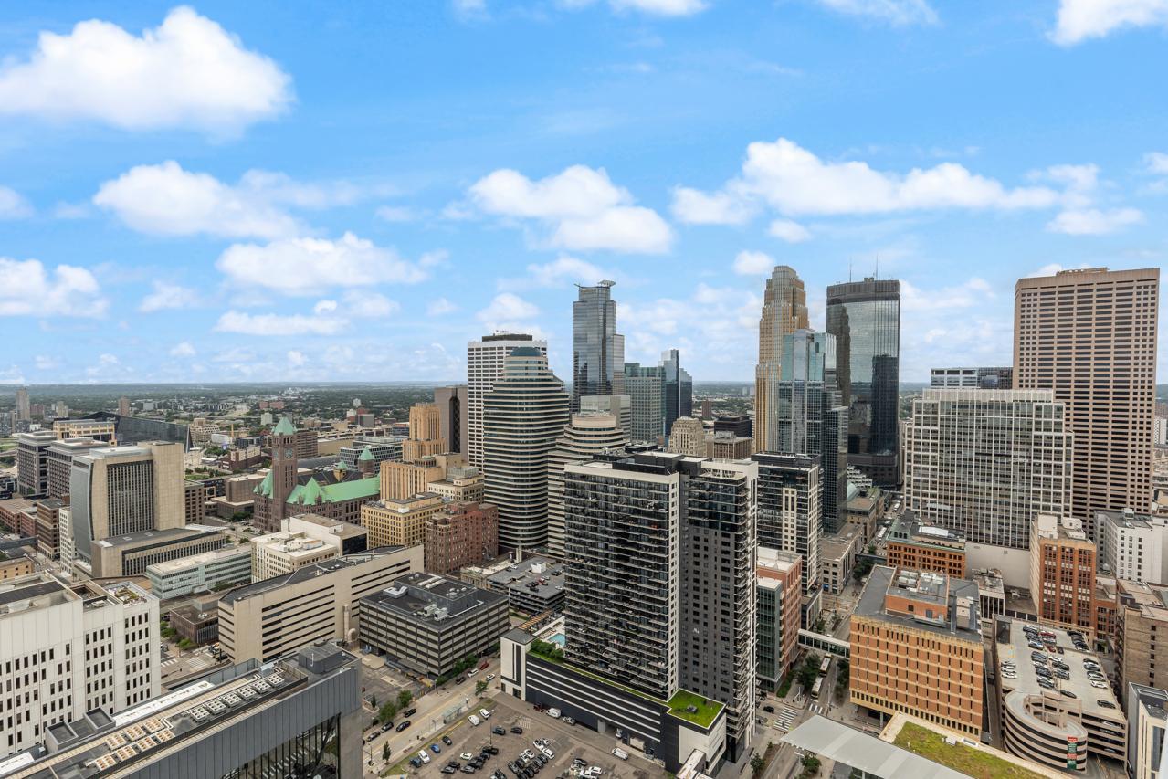 255 Hennepin Avenue Unit: 3402