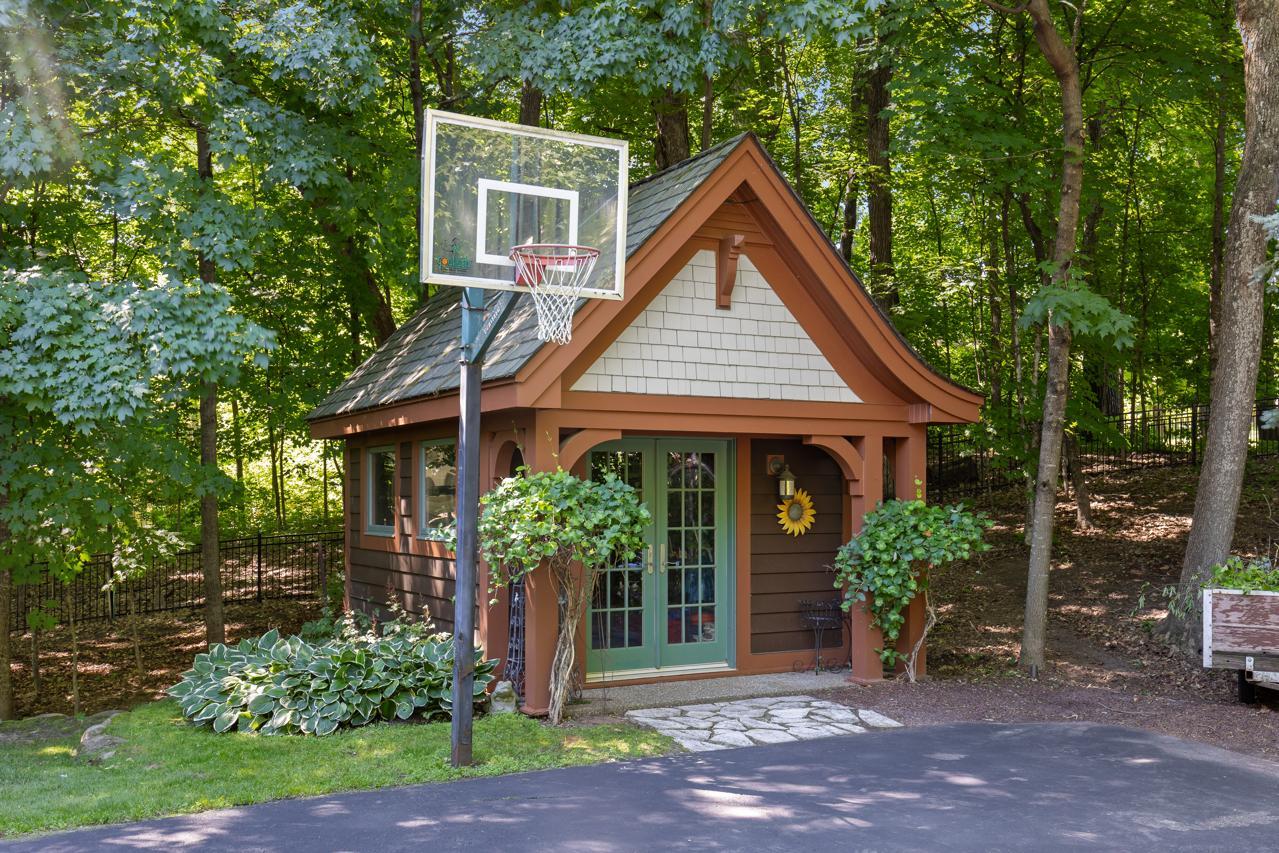 5955 Maple Forest