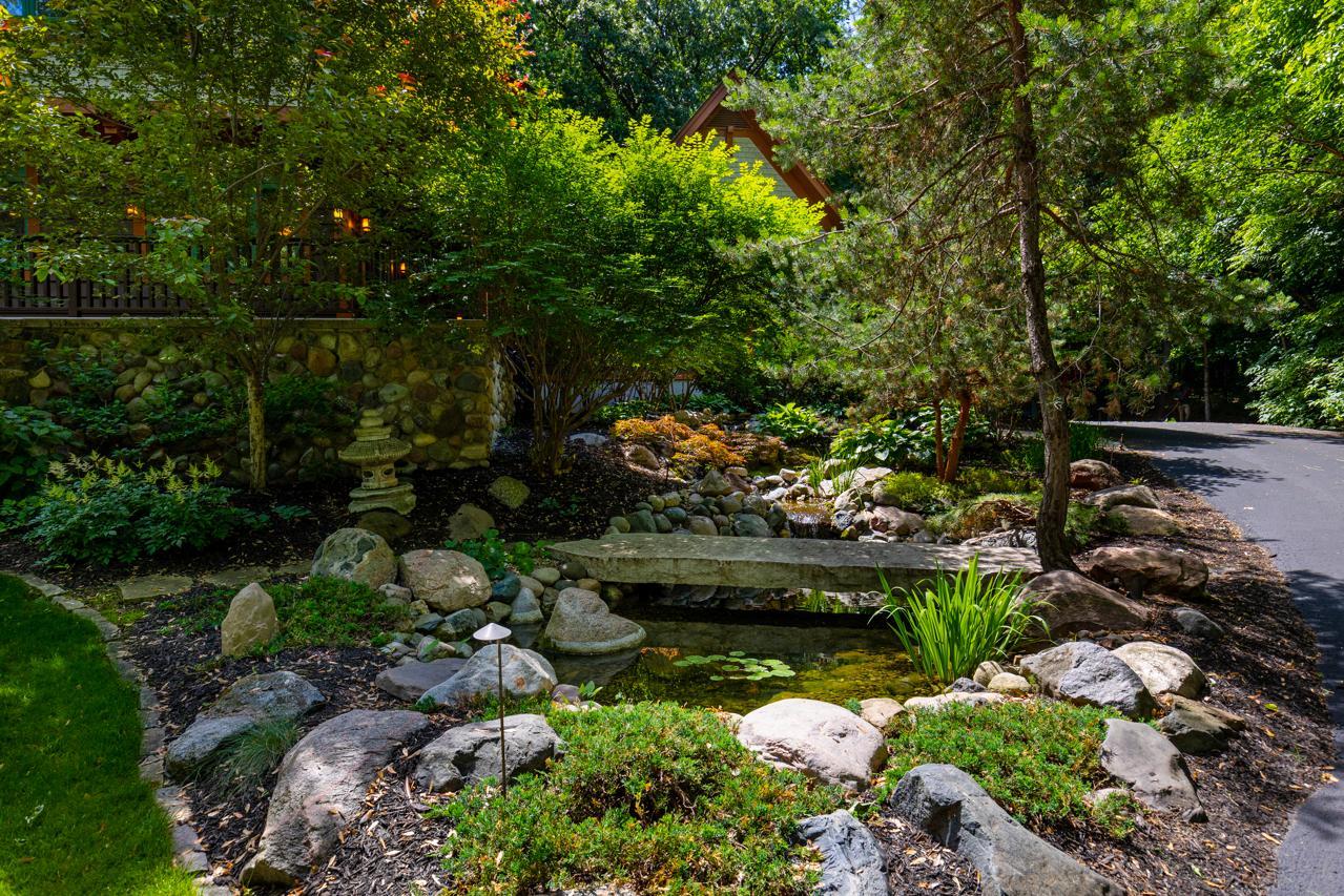 5955 Maple Forest
