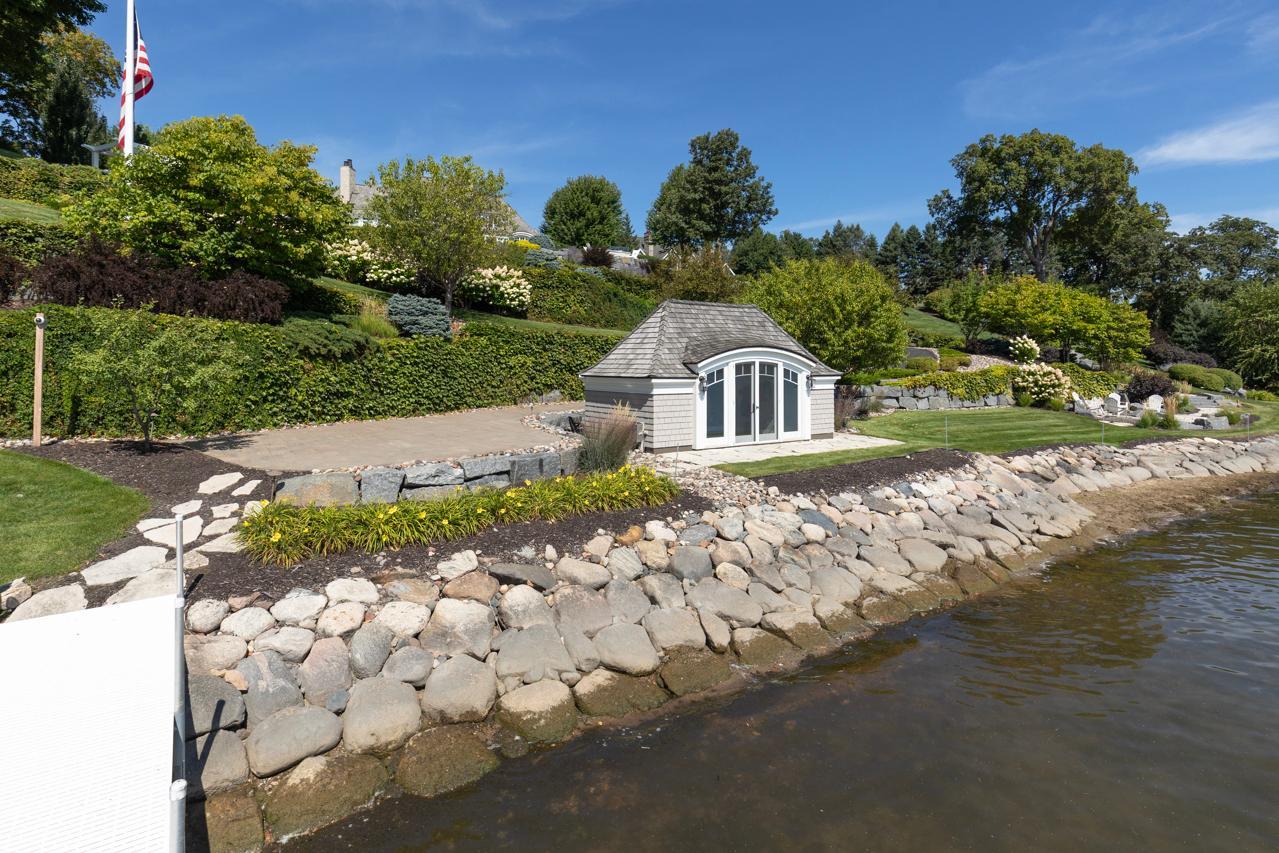 372 Ferndale Road S