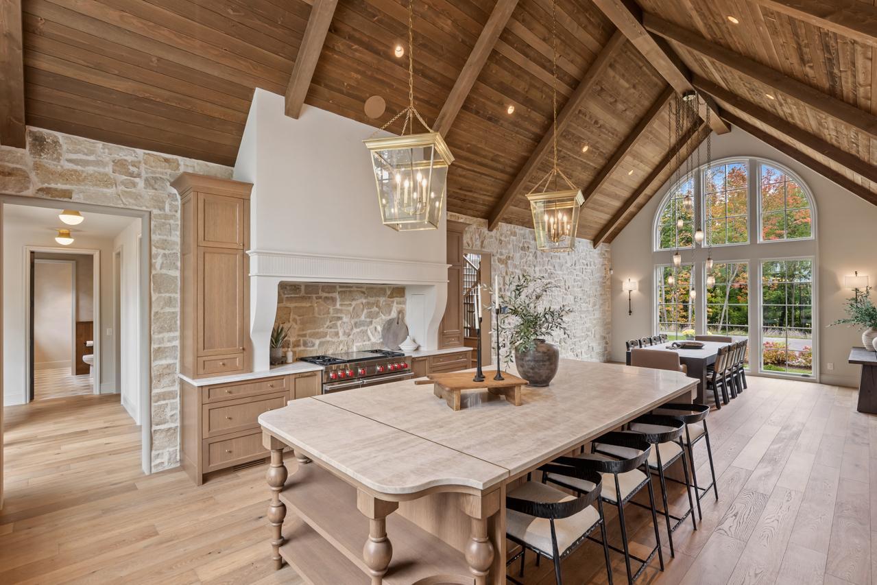 2295 Tamarack Drive
