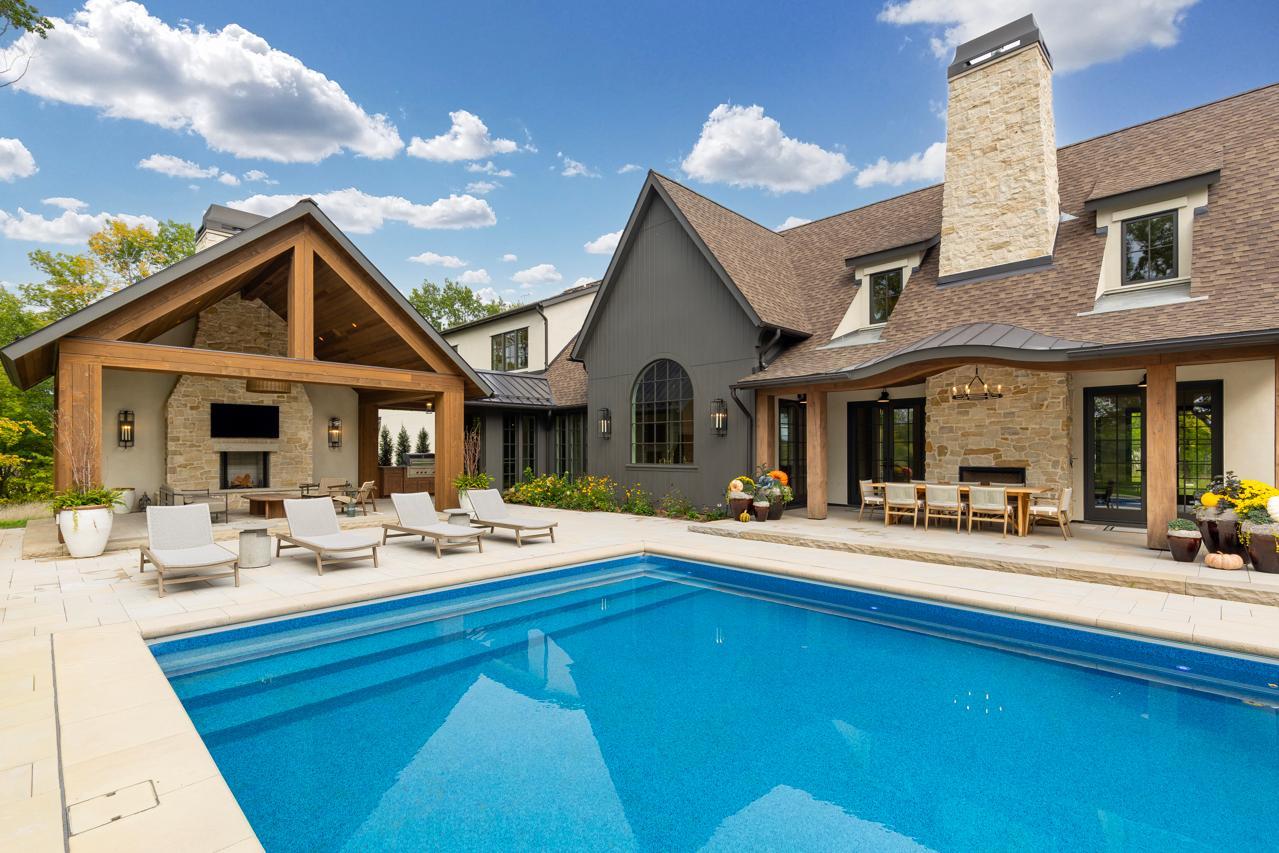 2295 Tamarack Drive