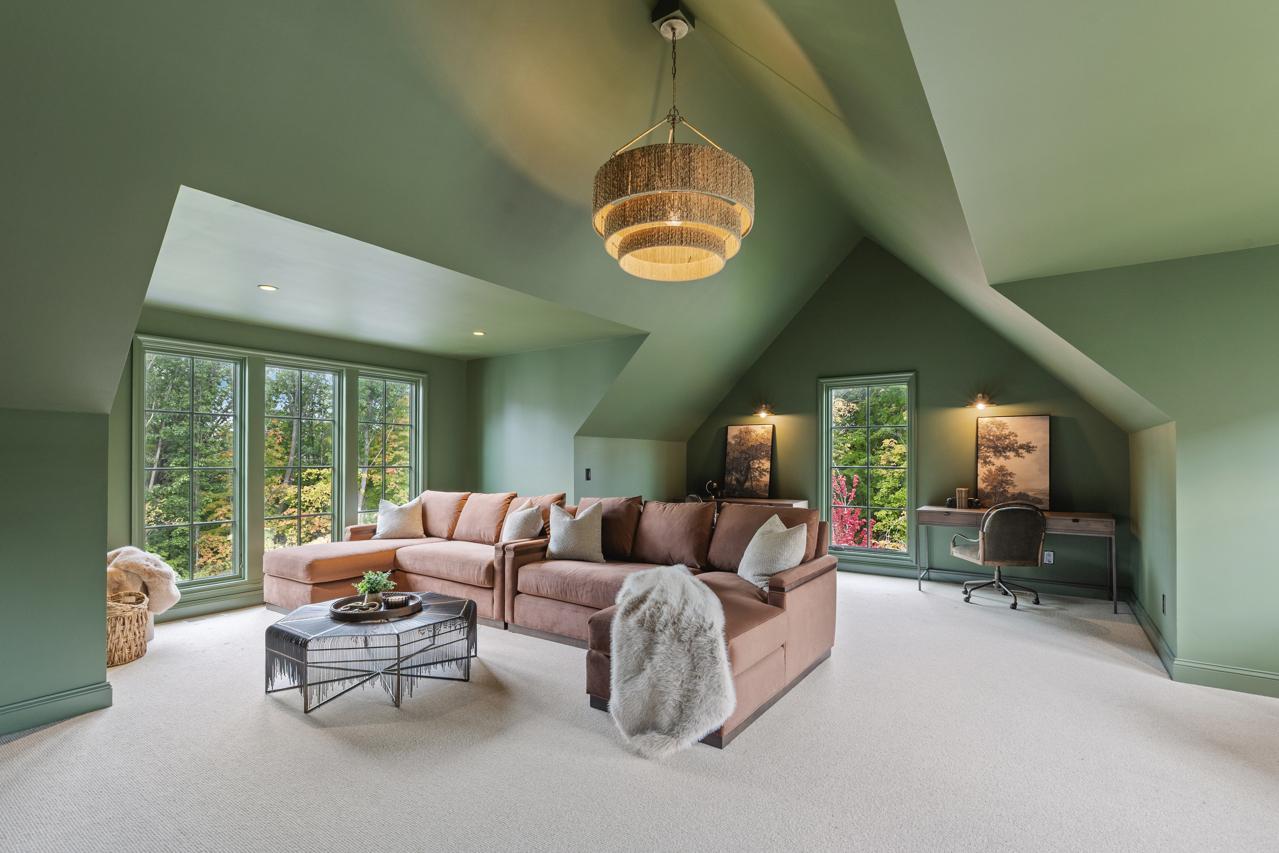 2295 Tamarack Drive