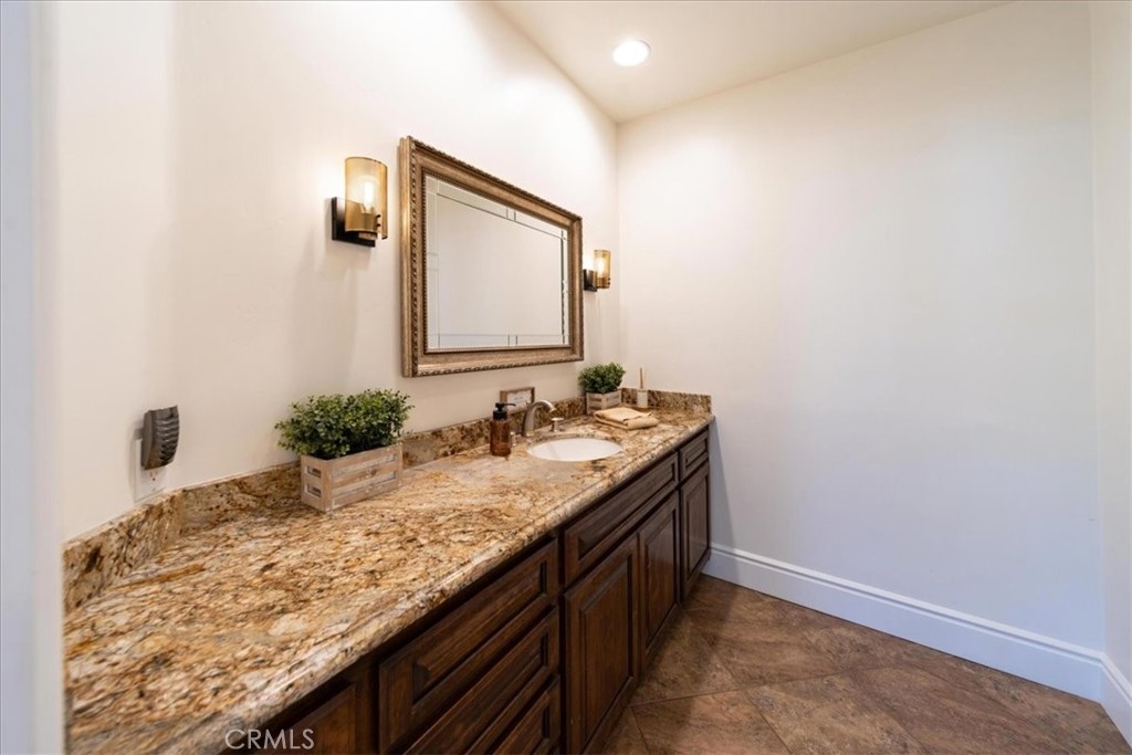 37626 Avenida La Cresta