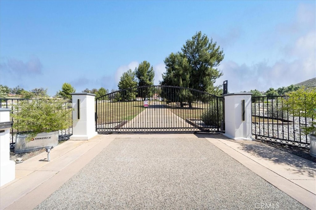 37626 Avenida La Cresta