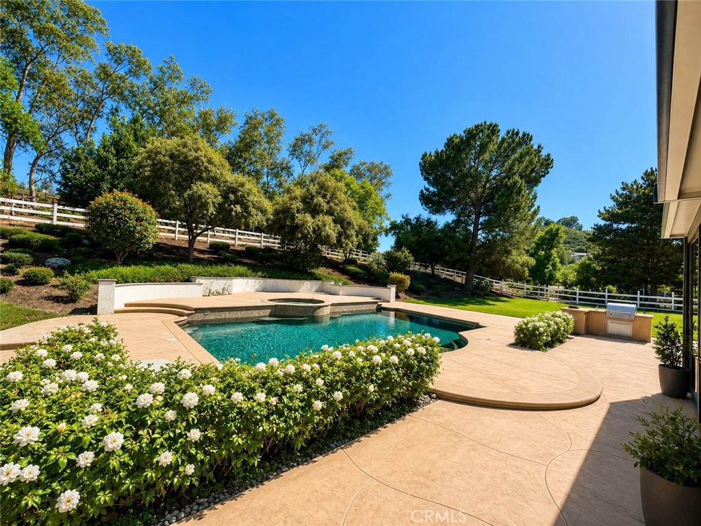 37626 Avenida La Cresta