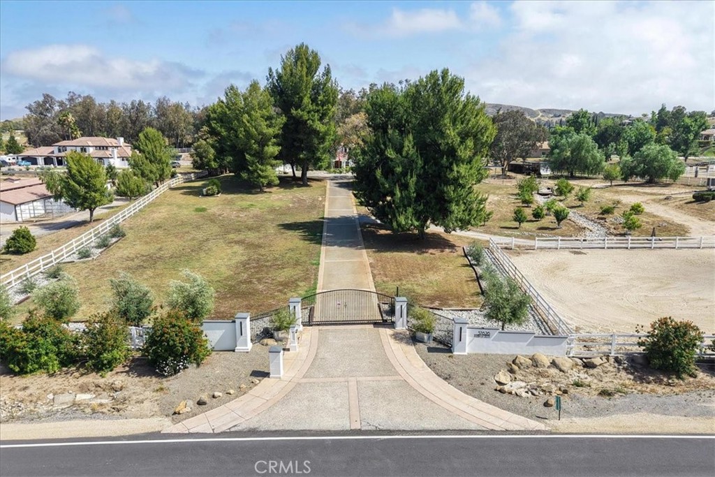 37626 Avenida La Cresta