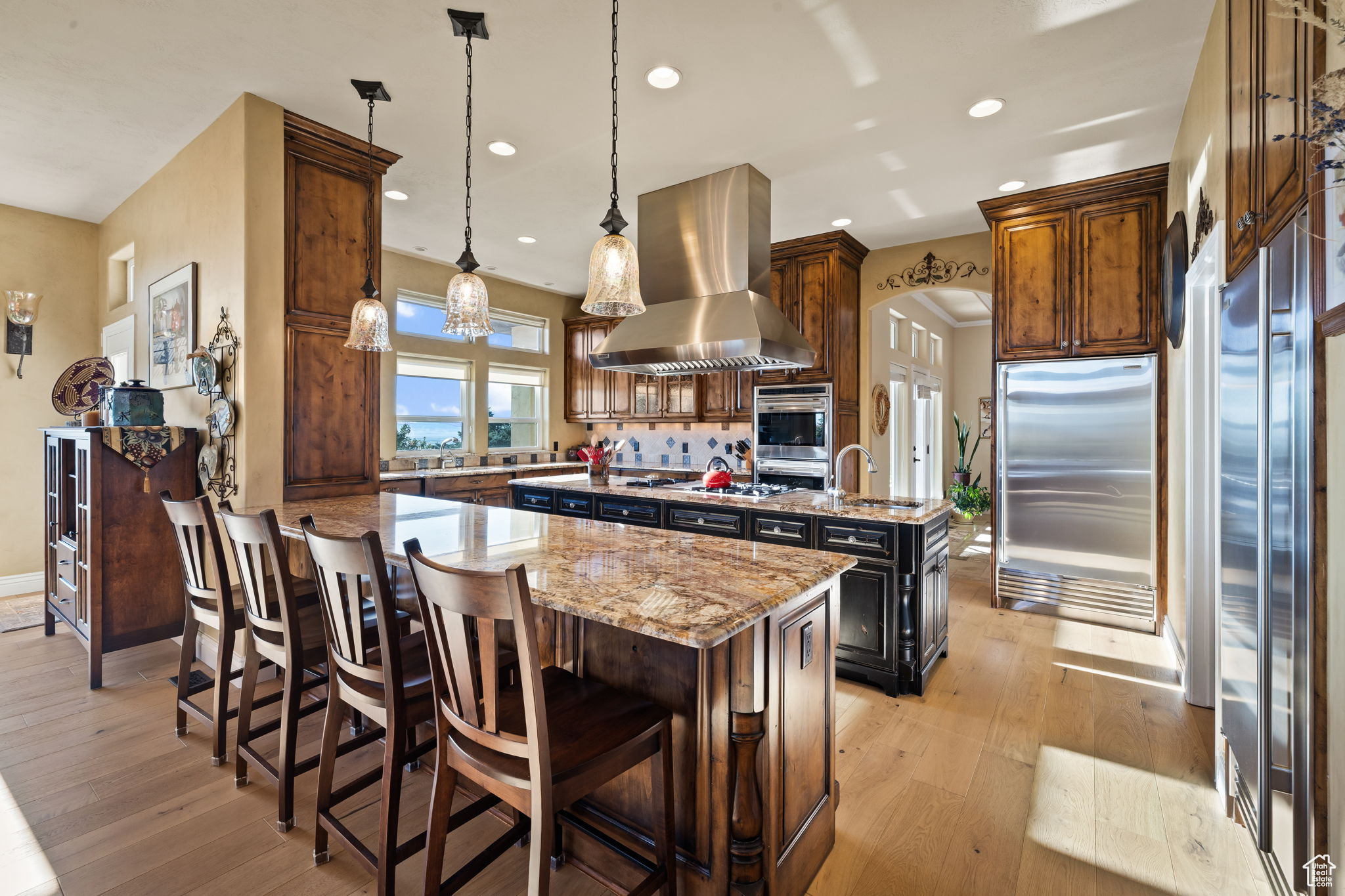1107 N TWICKENHAM DR