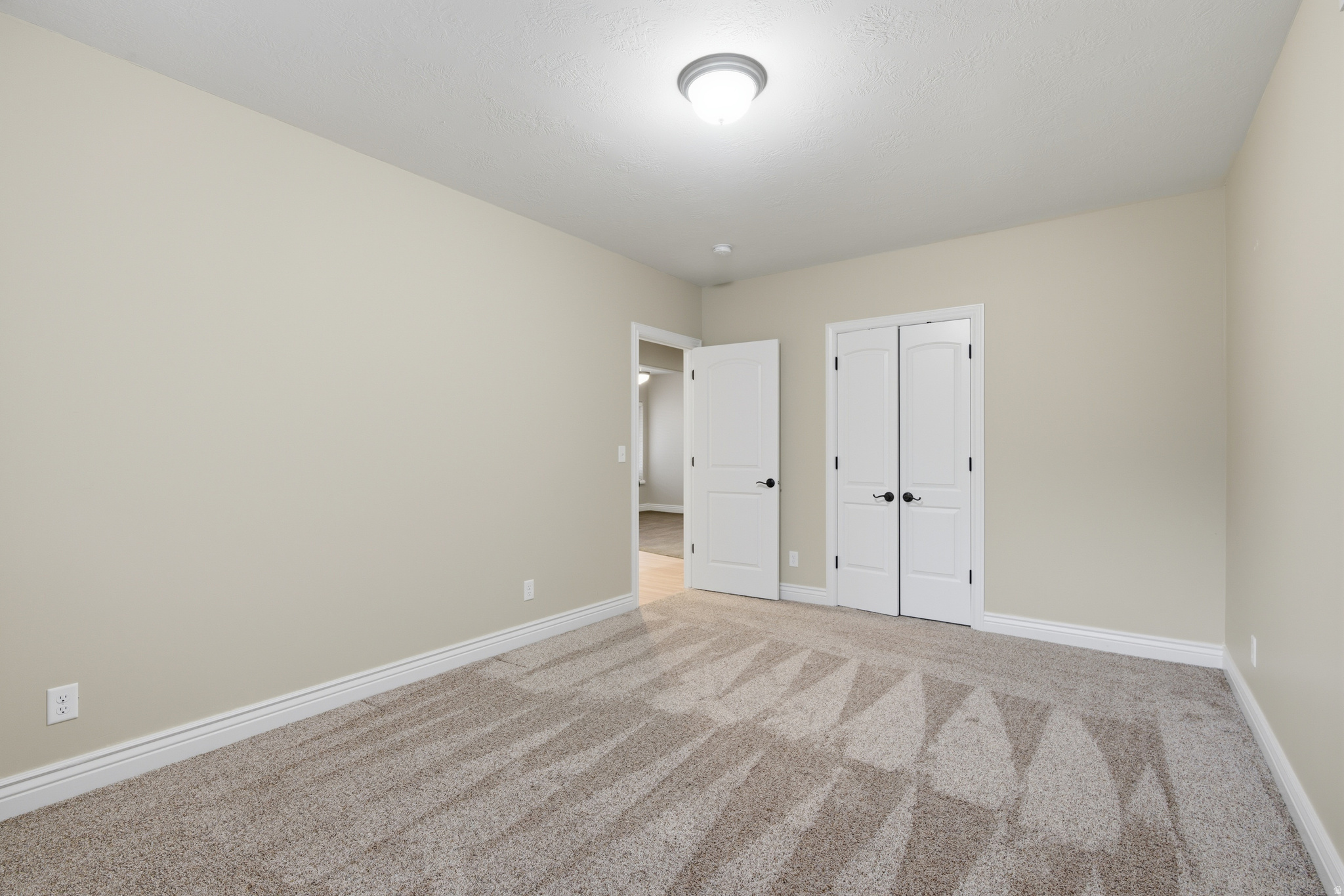 1107 N TWICKENHAM DR