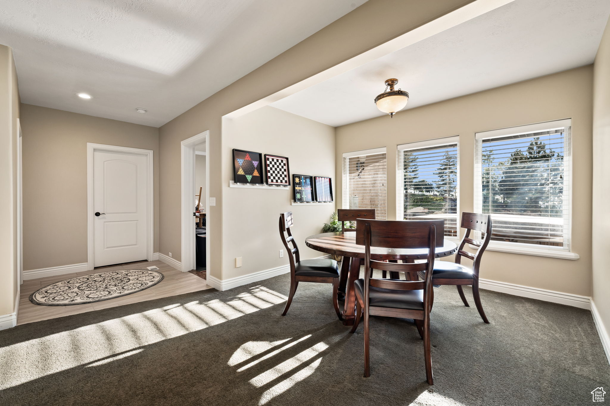 1107 N TWICKENHAM DR