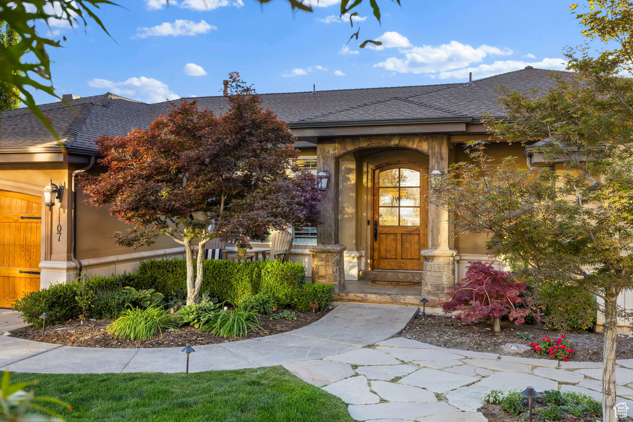 1107 N TWICKENHAM DR