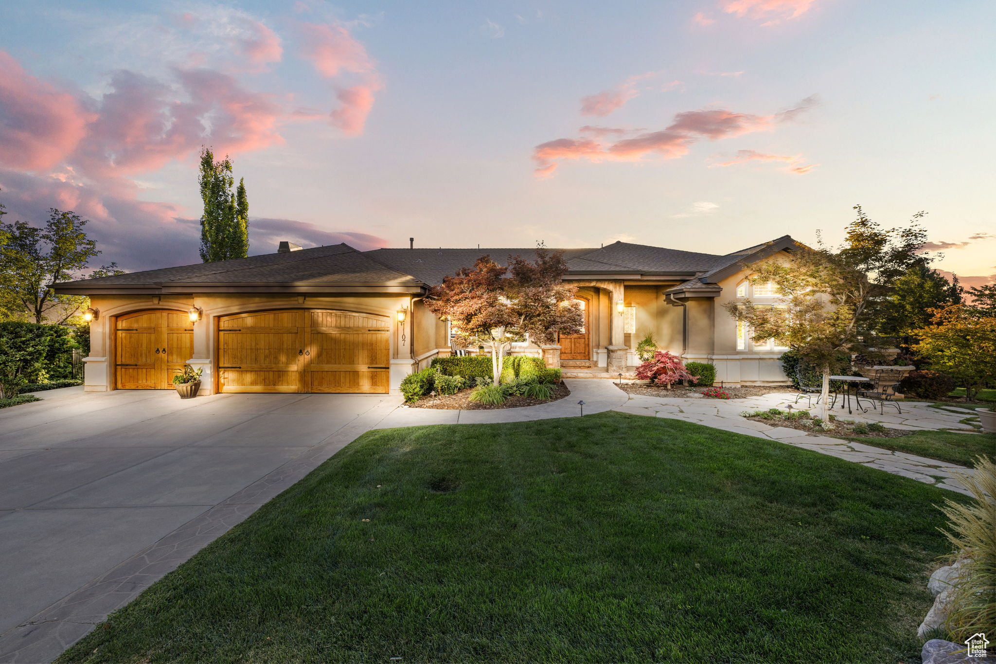1107 N TWICKENHAM DR