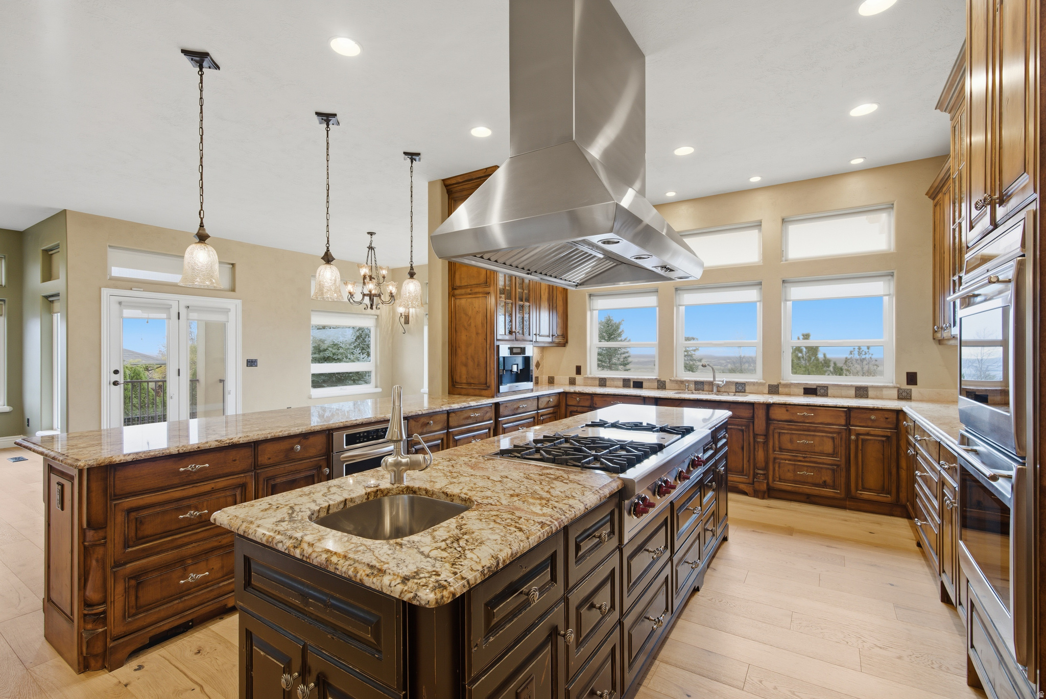1107 N TWICKENHAM DR