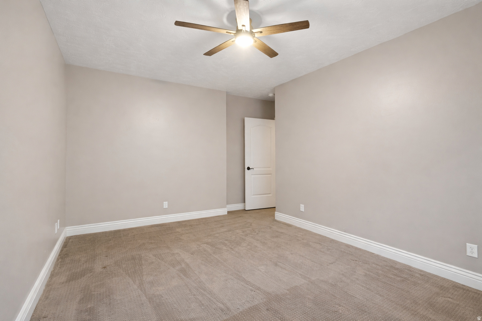 1107 N TWICKENHAM DR