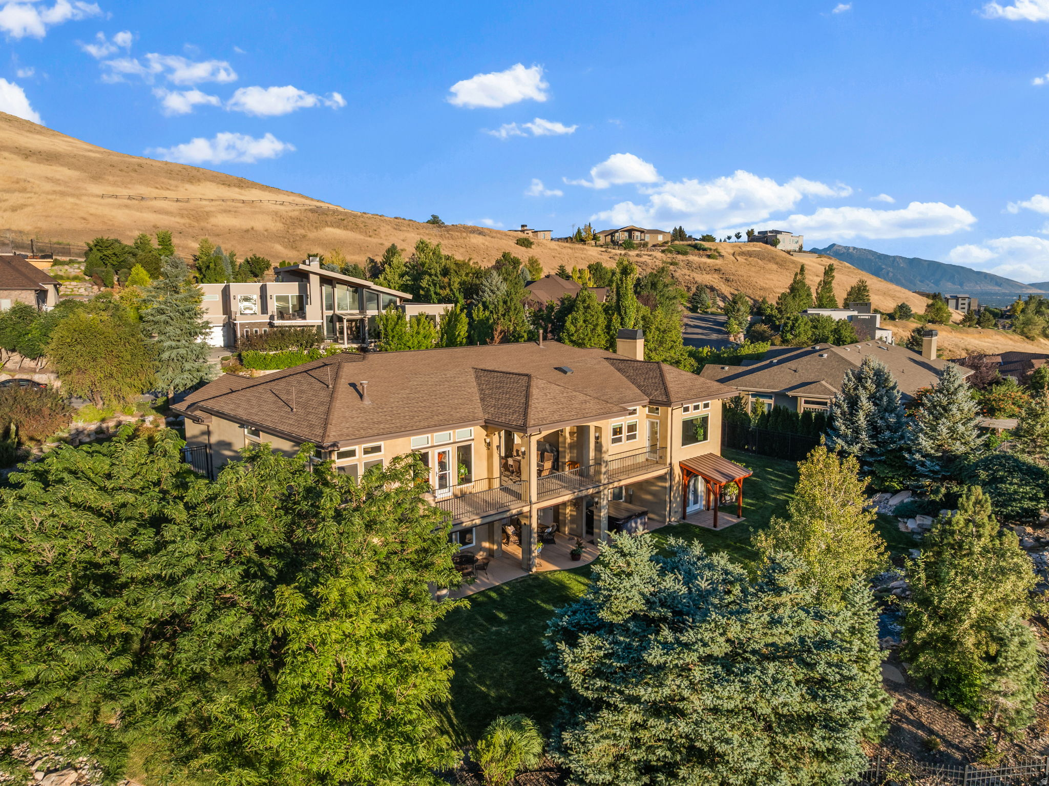 1107 N TWICKENHAM DR