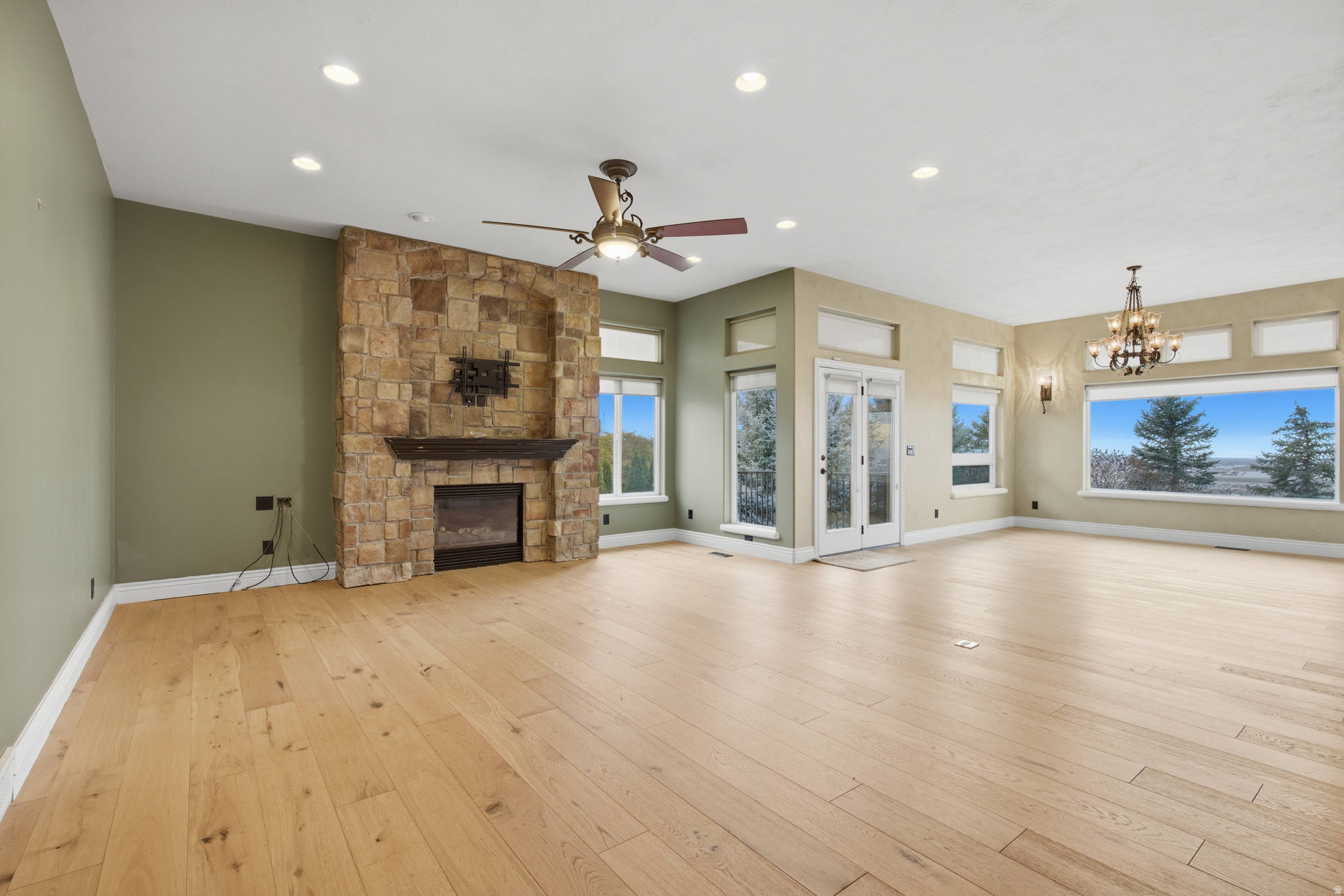 1107 N TWICKENHAM DR