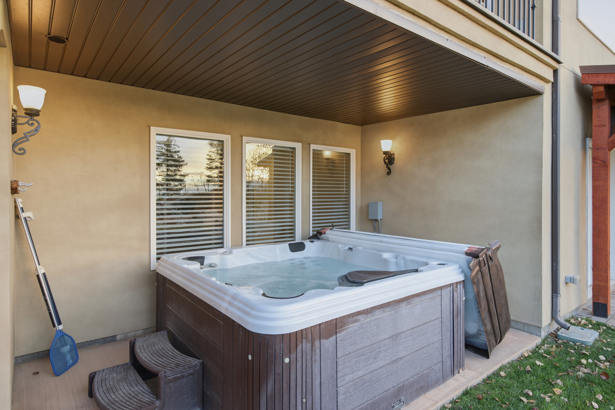 1107 N TWICKENHAM DR