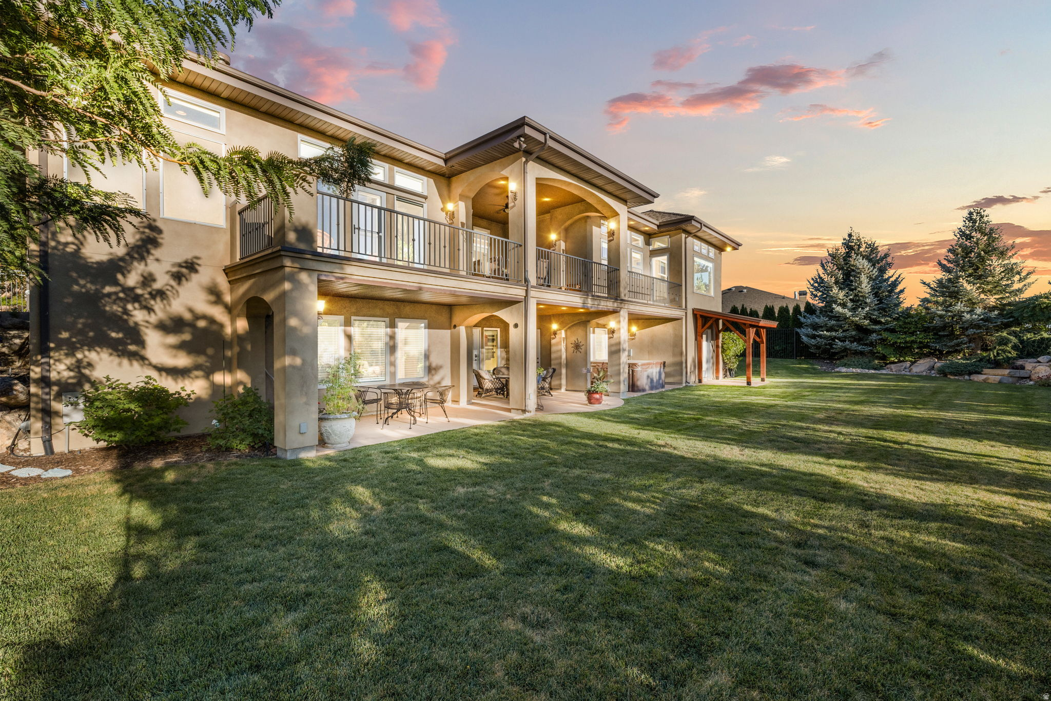 1107 N TWICKENHAM DR