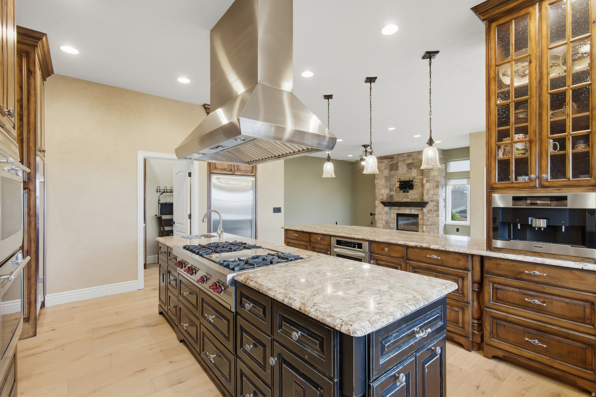 1107 N TWICKENHAM DR