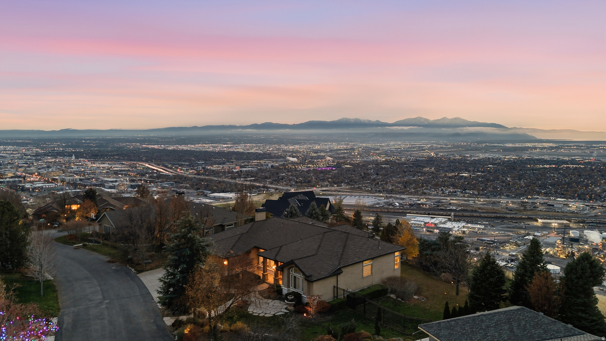 1107 N TWICKENHAM DR